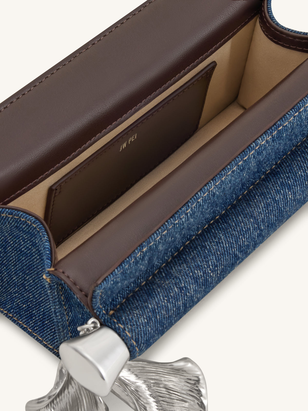 Holly Pochette ornée d'un pendentif métallique - Denim bleu